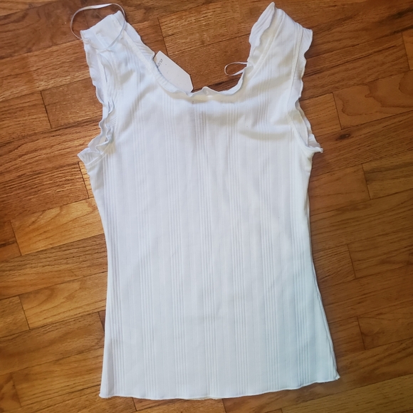 Wonderly Ribbed Flutter Peasant Tank - Picture 2 of 8